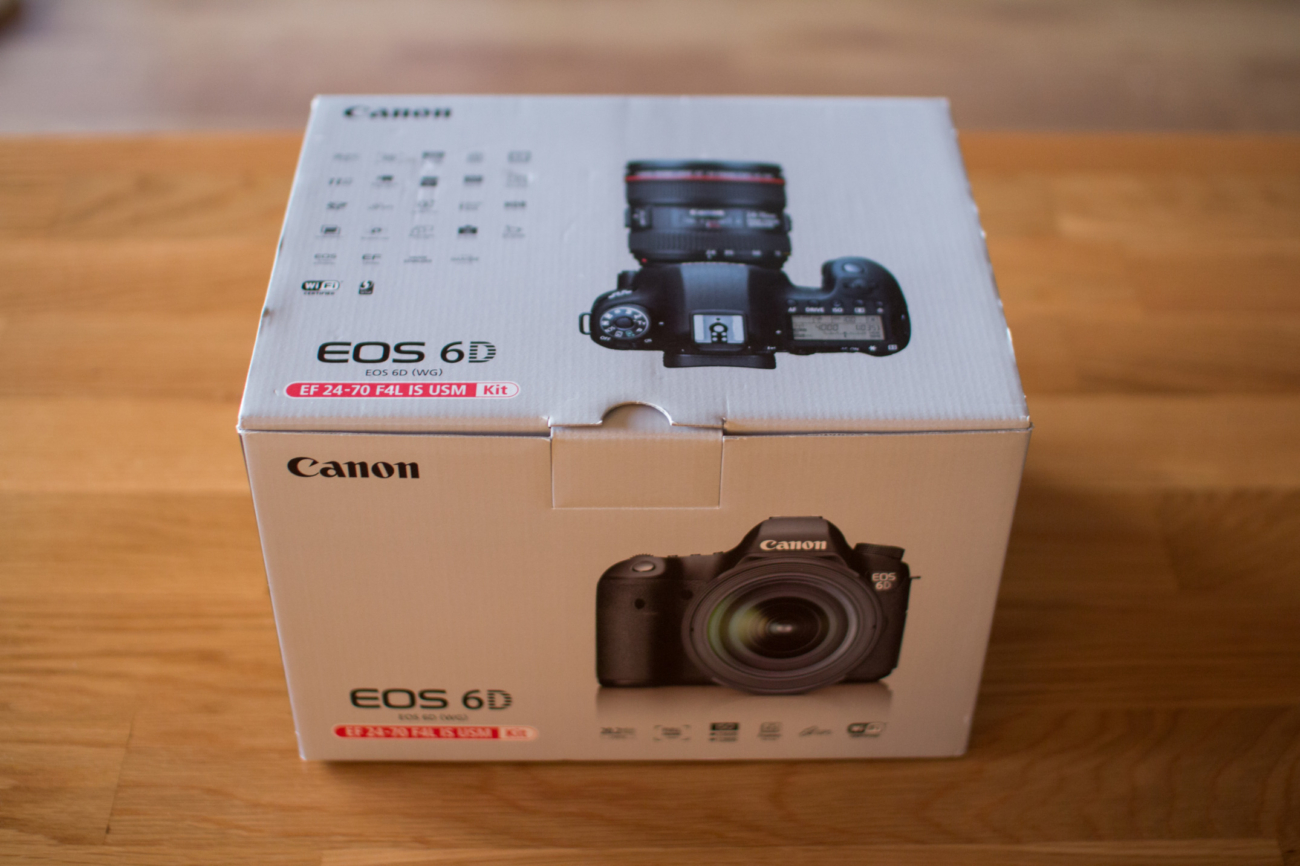 いよいよ開封。Canon EOS 6D。