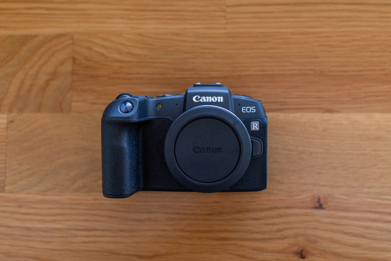 Canon EOS RPはスマホアプリと連携させると、自撮りが楽々！